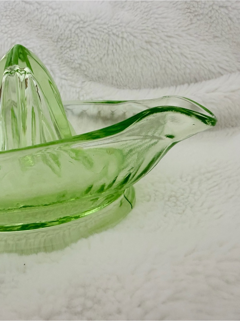 Vintage Green Uranium Glass Citrus Reamer Juicer - Depression Glass - Picture 6 of 14